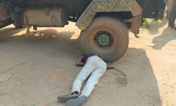 Man died after Ran Over by a Truck at Nandan Nagar Man died after Ran Over by a Truck at Nandan Nagar
